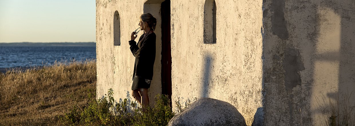 Hot summer night på øen i havet