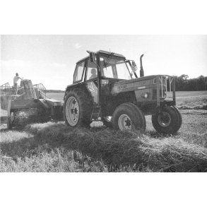 Presning af halm ved Vidk�rgaard i V�rum ved Randers