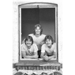 F�rste plakat billede af Randers bandet Randy fotograferet ved jernbanen