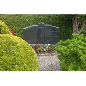 Racerkrer og lbsarrangr Jens Christian Legarth's gravsted p Tstrup kirkegrd