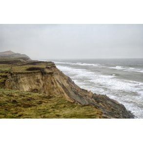 Skrnten ved Mrup kirke med Rubjerg Knude fyr i baggrunden