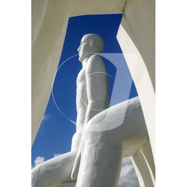 "Mennesker ved havet" opstillet nord for Esbjerg i 1995.