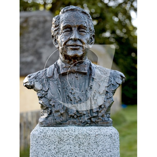 Buste af Victor Borge i Rebild bakker
