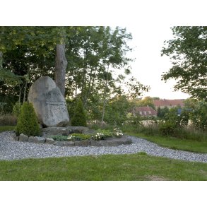 Kong Christian den 10'ende hvide hest fra genforeningen ligger begravet ved ved Visborgg�rd