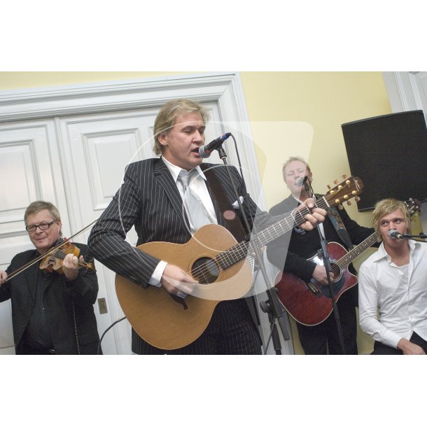 Johnny Logan med Band spiller i den Irske Ambassade i Kbenhavn