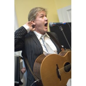 Johnny Logan med Band spiller i den Irske Ambassade i Kbenhavn