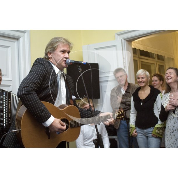 Johnny Logan med Band spiller i den Irske Ambassade i Kbenhavn