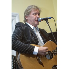 Johnny Logan med Band spiller i den Irske Ambassade i Kbenhavn