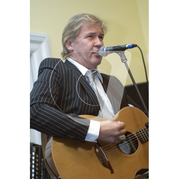 Johnny Logan med Band spiller i den Irske Ambassade i Kbenhavn