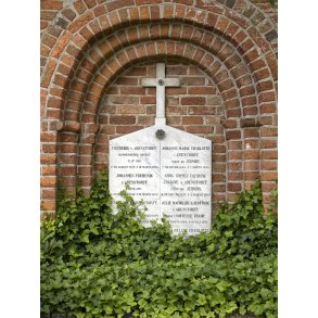 Udbyneder kirkeg�rd