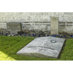 Christian Mitch Rottbll's grav ved Brglum Kloster