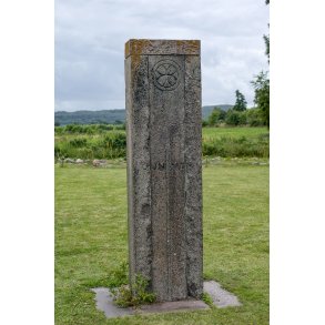 m Kloster ligger imellem Gudenen og Moss