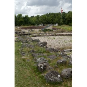 m Kloster ligger imellem Gudenen og Moss