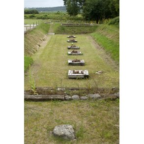 m Kloster ligger imellem Gudenen og Moss