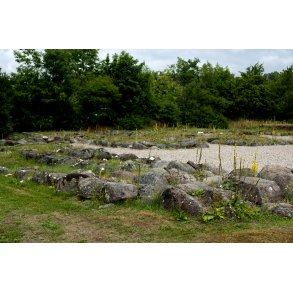 m Kloster ligger imellem Gudenen og Moss