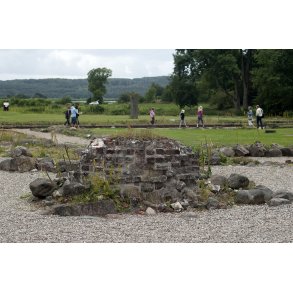 m Kloster ligger imellem Gudenen og Moss