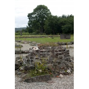 m Kloster ligger imellem Gudenen og Moss