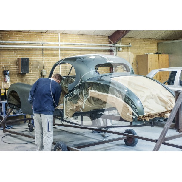 Klargring af klassisk Jaguar XK120FHC hos autolakeren