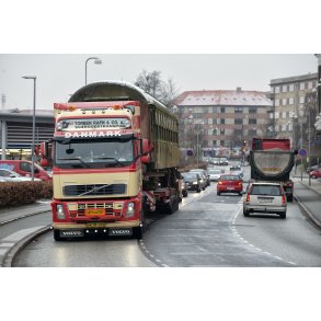 Transport af jernbanevogn i Jernbanegade i Randers