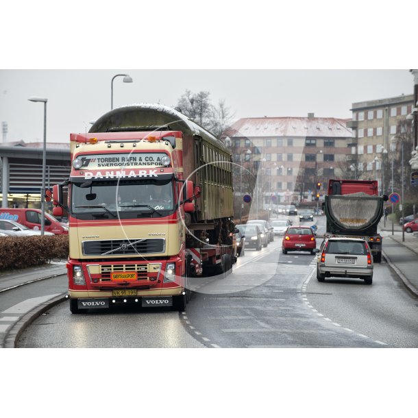 Transport af jernbanevogn i Jernbanegade i Randers