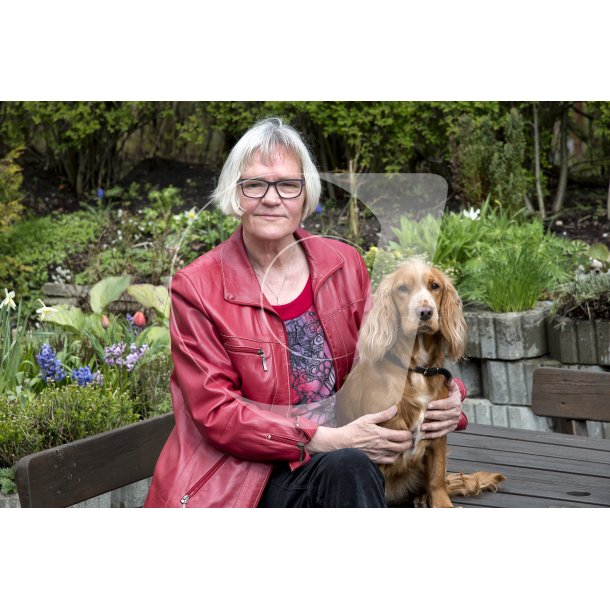 Kirsten og hendes hund Frida