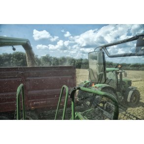 H�st med John Deere mejet�rsker p� mark i V�rum ved Randers