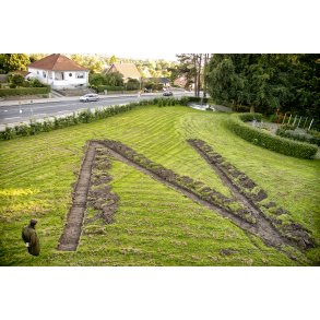 Kunstkenderen p� bes�g i Dronningborg ved Randers