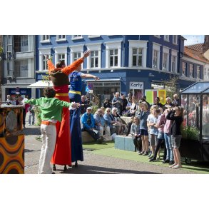 Gadeteater p� R�dhus Torvet i Randers