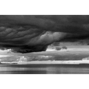 Uvejr p� vej over Randers Fjord ved Udbyh�j