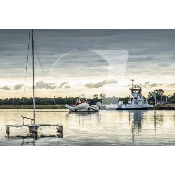 Life Boat en tidlig morgen i Udbyhj havn og Udbyhj frgen ved Randers Fjord. 