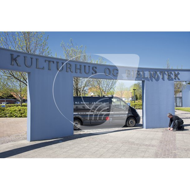 Hjallerup Kulturhus rummer bde Bibliotek, lokalhistorisk arkiv og fungerer som medborgerhus