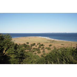 en Hjelm med Sams i baggrunden