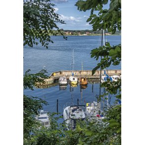 Lille lystbdehavn i Middelfart med Lilleblt og Jylland i baggrunden