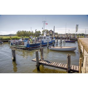 Mellerup-Voer f�rgen Ragna p� vej ud fra Mellerup