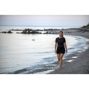 Heidi Larsen g�r tur ved Fl�jstrup strand, en tidlig september aften