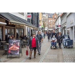 Handels og cafe liv i Br�dregade i Randers