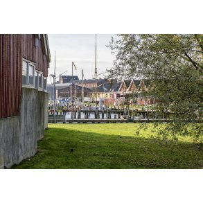 Randers Roklub til venstre med lystb�dehavn og Randers Sejlklub i baggrunden