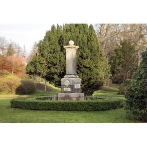 Mindesm�rke for general Moltke i T�jhushaven i Randers