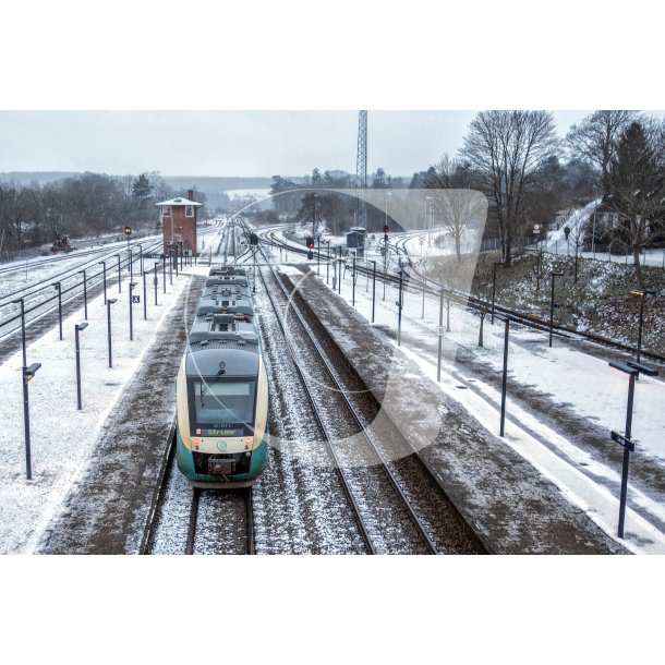 P en vinterdag, afgr Arriva toget planmssigt fra Lang station mod Struer