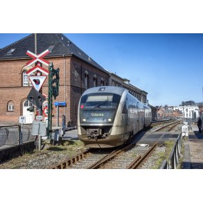 Arriva tog forlader Svendborg station i retning mod Odense