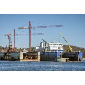 Marstal Vrft's flydedok i Svendborg havn. Lsfrgen M/F Margrete Ls ligger i flydedokken