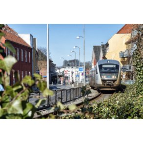 Arriva tog forlader Svendborg station i retning mod Odense