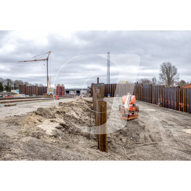 Bygning af den nye bro over jernbanen til Hvidemllevej i Randers
