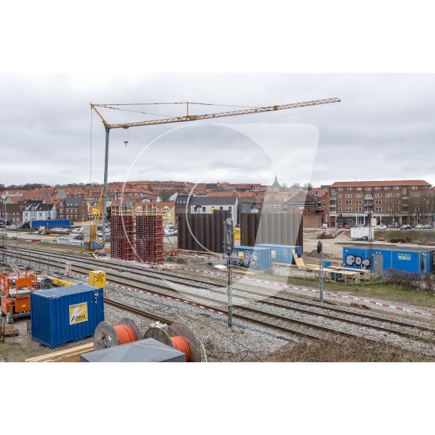 Bygning af den nye bro over jernbanen til Hvidemllevej i Randers