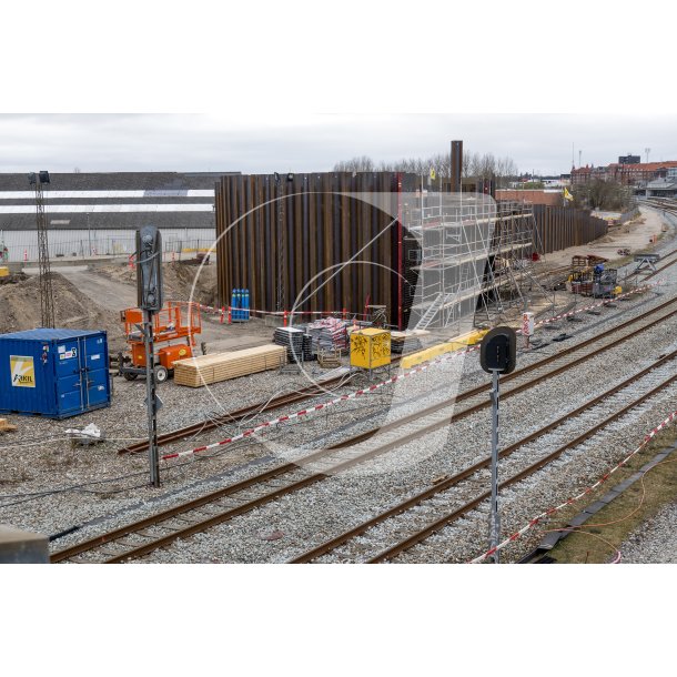 Bygning af den nye bro over jernbanen til Hvidemllevej i Randers