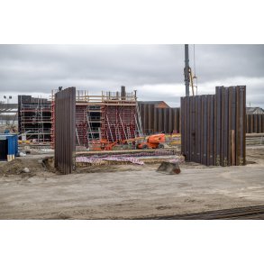 Bygning af den nye bro over jernbanen til Hvidem�llevej i Randers