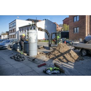 Montering af nye Molokker til organisk affald i Jyllandsgade i Randers