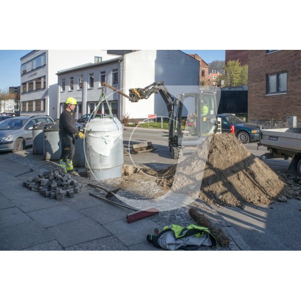 Montering af nye Molokker til organisk affald i Jyllandsgade i Randers