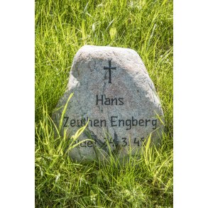 Mindesten fra Anden Verdenskrig, ved Ellemosevej t�t p� Tranbjerg