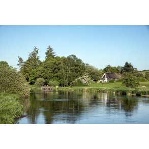 Gudenen med trkstien i baggrunden tt p Kjllinghl broen